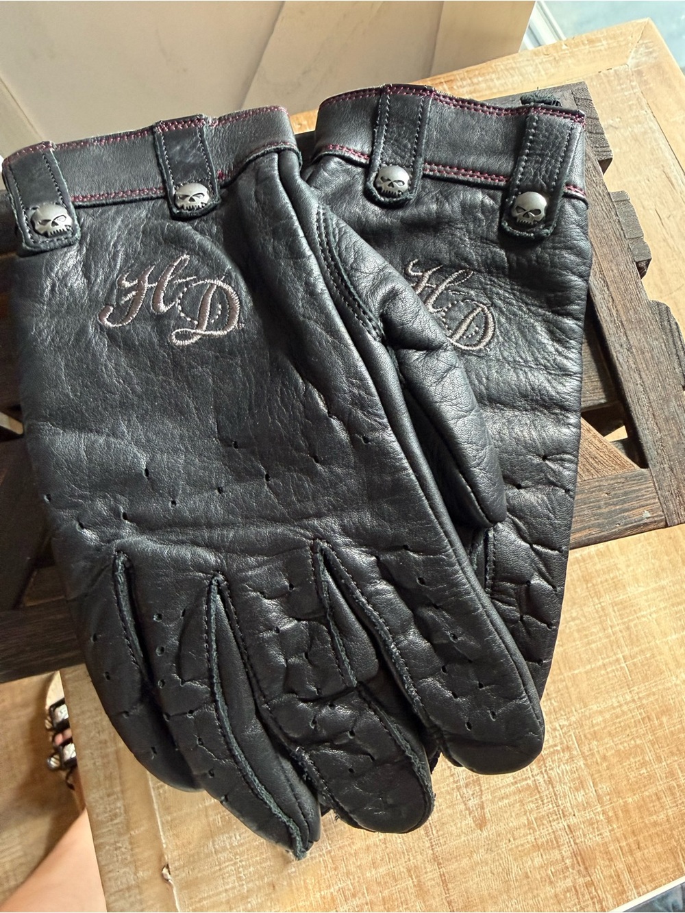 Harley-Davidson Black and White Leather Jacket Label Detail and gloves size sm - Picture 9 of 11